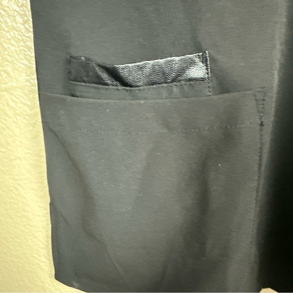 Zikit Stretch Black Sz L Scrub Top  Tassel Zipper Pockets Business Faux Leather - Picture 4 of 9